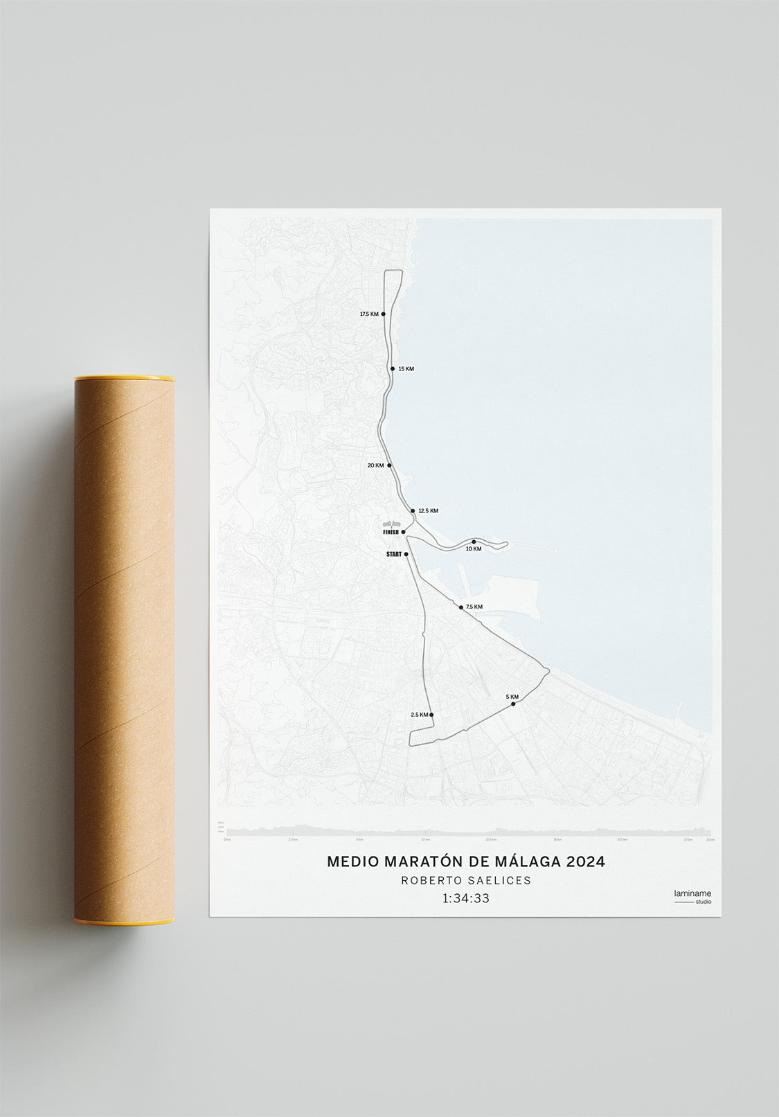 Mapa enmarcado del Medio Maratón de Málaga ideal para decoración de interiores.