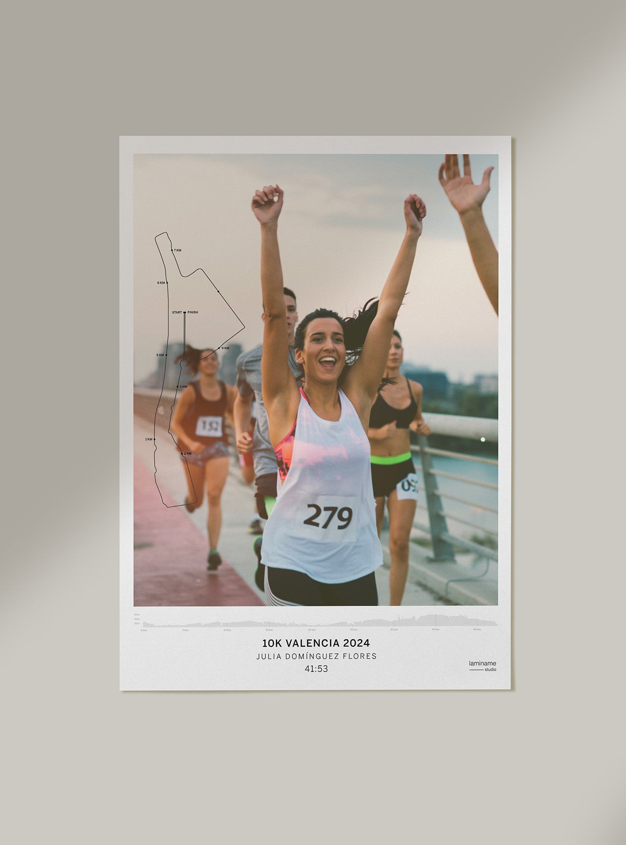 Póster decorativo deportivo running laminame con fotografía y recorrido personalizado.